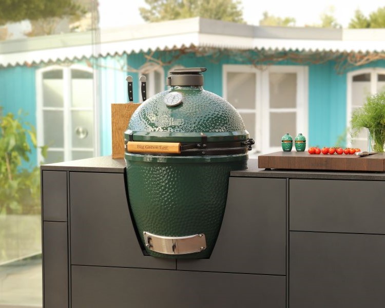 Green egg kamado kültéri konyhába